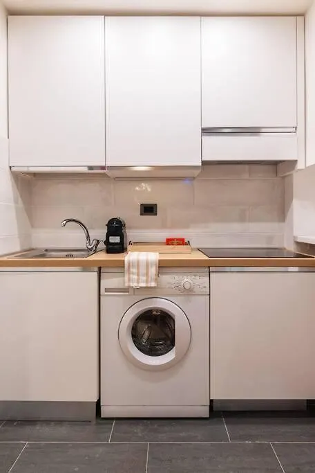 Frisi Fast Wifi Aircon Flexyrent Apartman Milánó